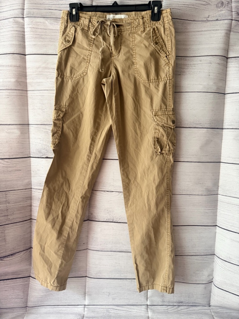 Aeropostale Women’s Khaki Cargo Pants. Gently worn. Size: 1/2
